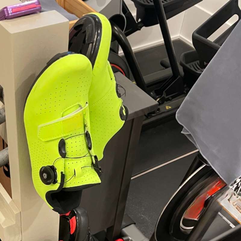 حامل تخزين أحذية الدراجات سريع - مراجعة Cycling Gear Organizer Wall وسعره